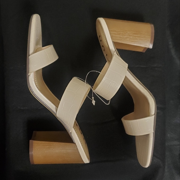 NWOT Unisa Yara Sandal - Picture 3 of 6